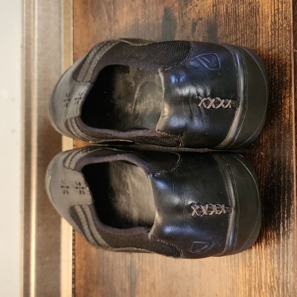 Keen Women Black Leather Flats Shoes Size 8 US 38.5 EU - Picture 4 of 8